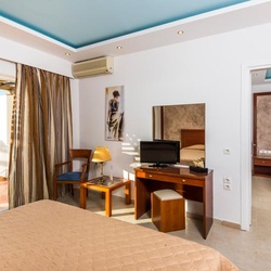 Gaia Royal Hotel - Family Room 